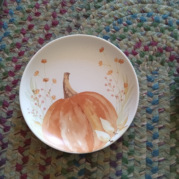 Gorgeous New Set of Four Fall Salad Plates. - Picture 5 of 6